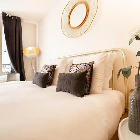 The Charming Rue Cler Parigi