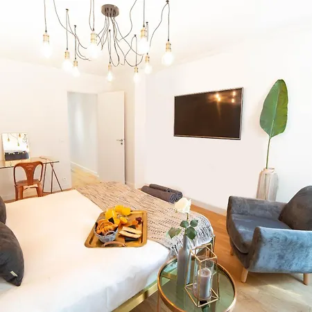 The Charming Rue Cler Parigi